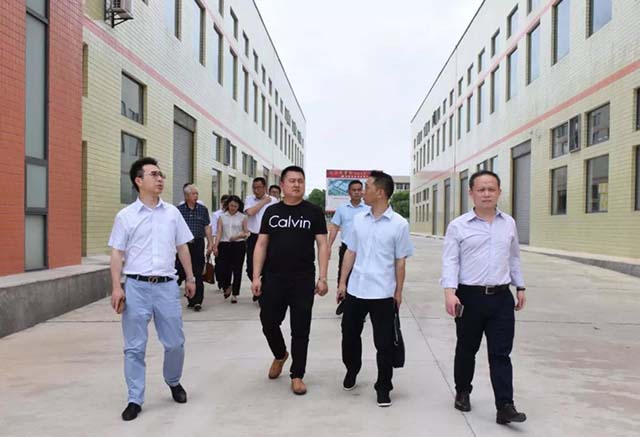 汪洋副縣長(cháng)及多家銀行負責人蒞臨澤恩參觀(guān)       